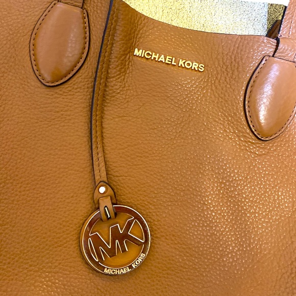 Michael Kors Mae Reversible Leather Tote - Picture 6 of 10